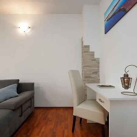 Apartment Apartman Nina 1 *