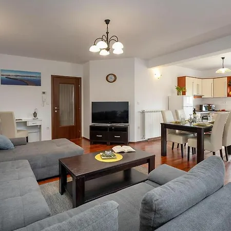 Apartment Apartman Nina 1 *